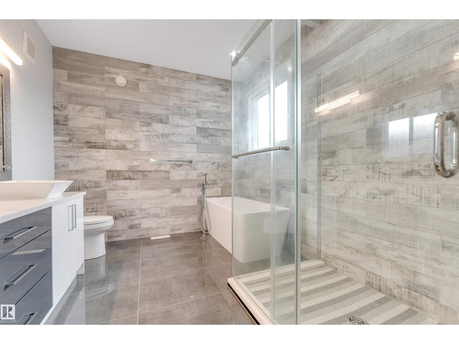 3736 1 AV SW SW - 63