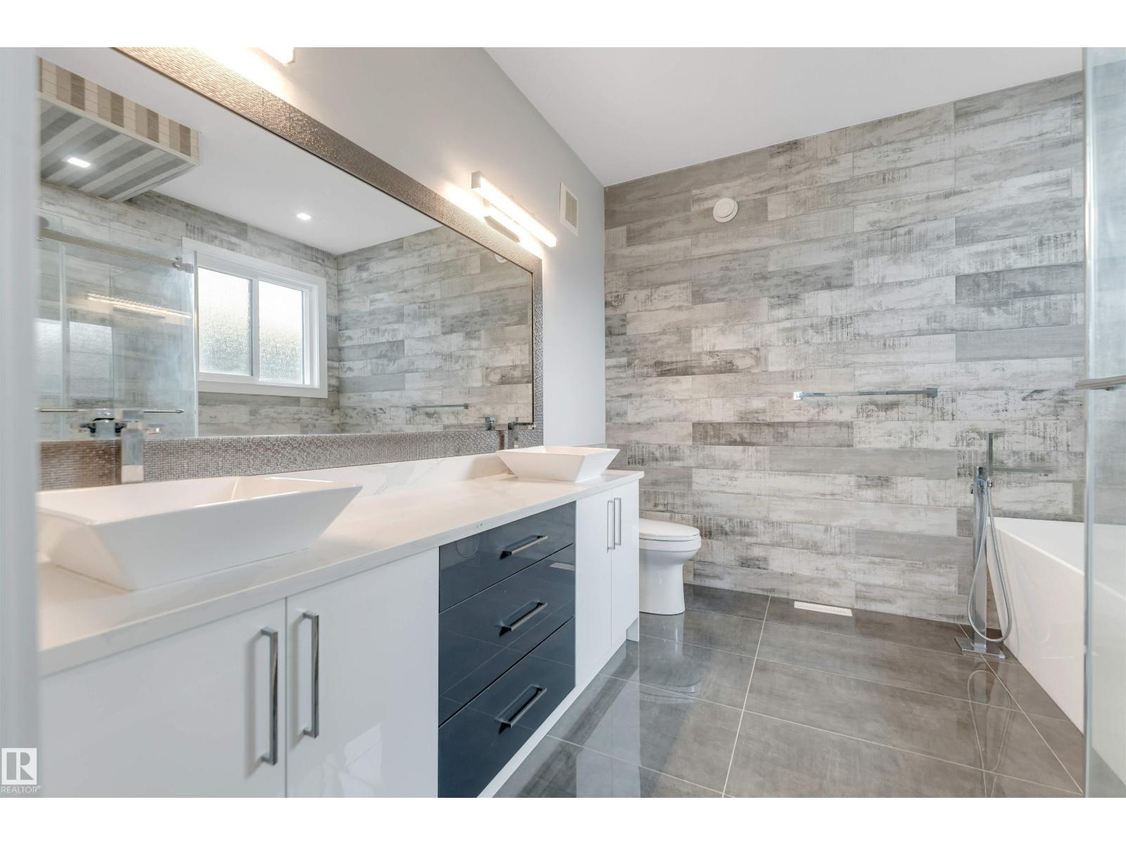 3736 1 AV SW SW - 64
