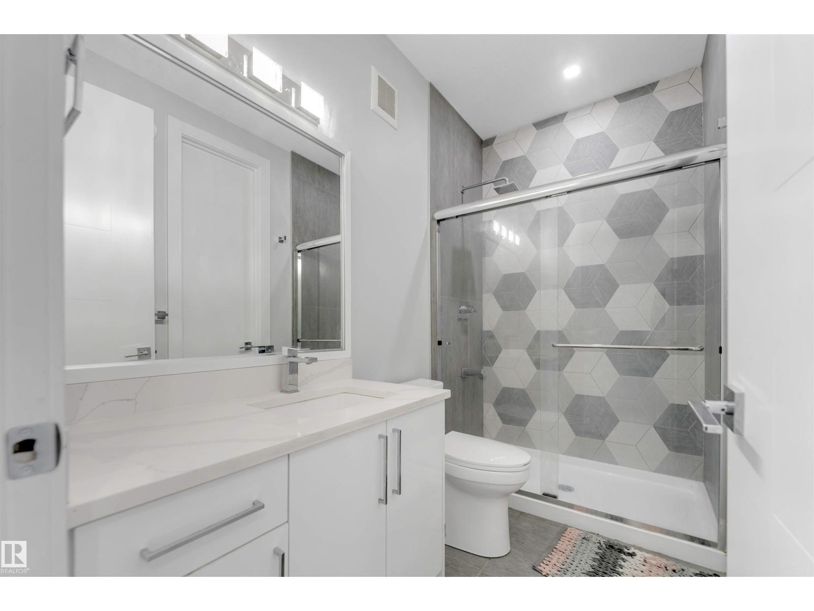 3736 1 AV SW SW - 67