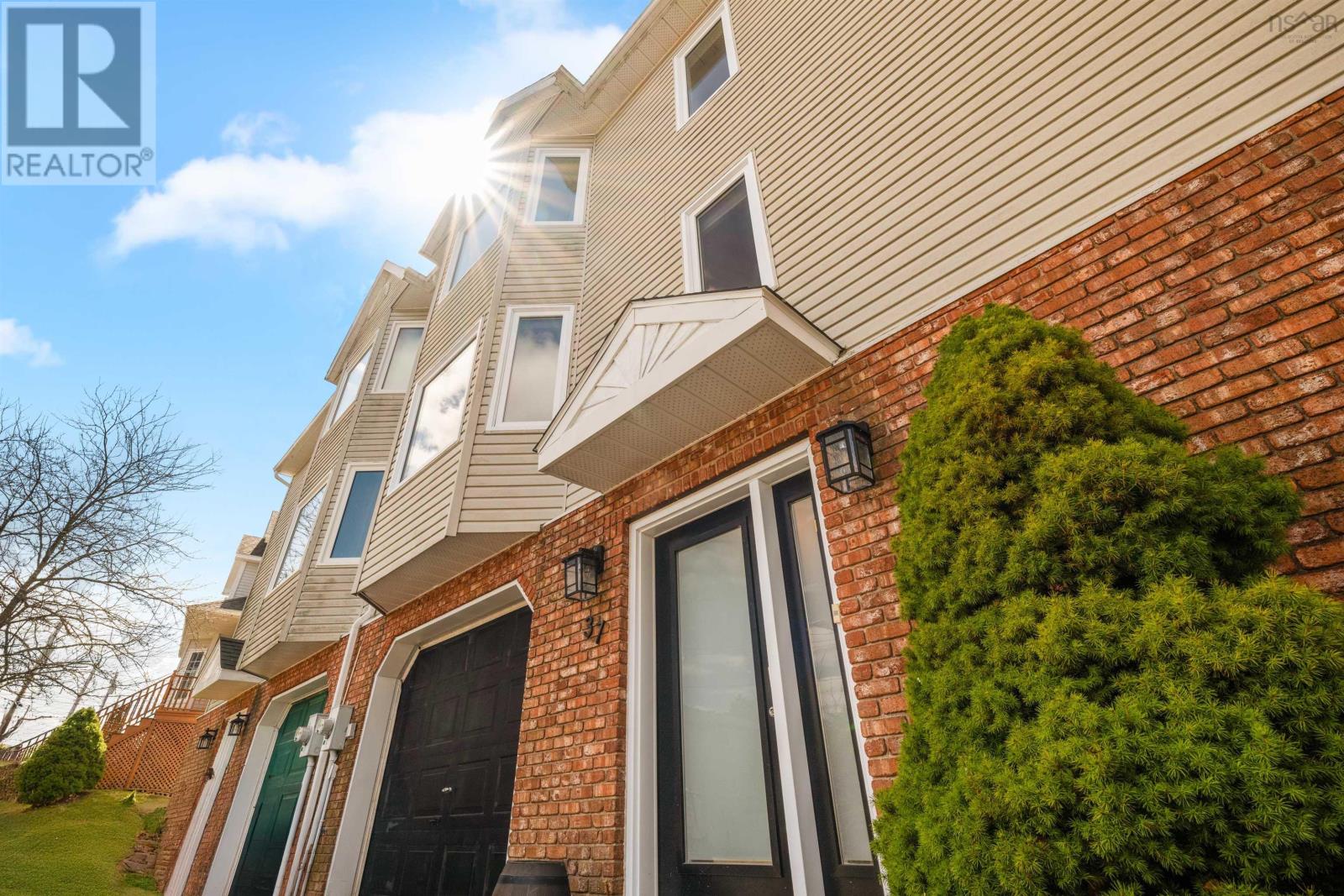 Property photo of 37 Royal Masts Way