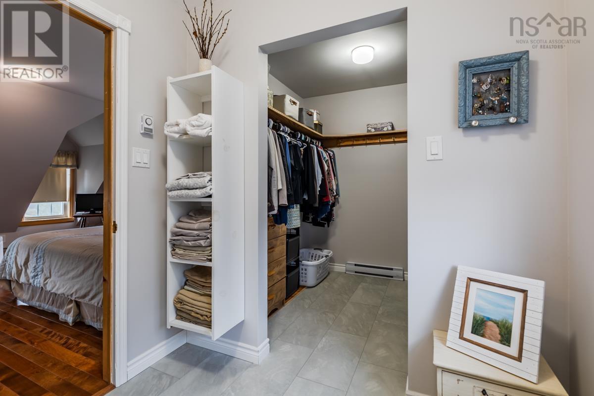 Property 20 of 39 of 53 MEADOWLAND Avenue