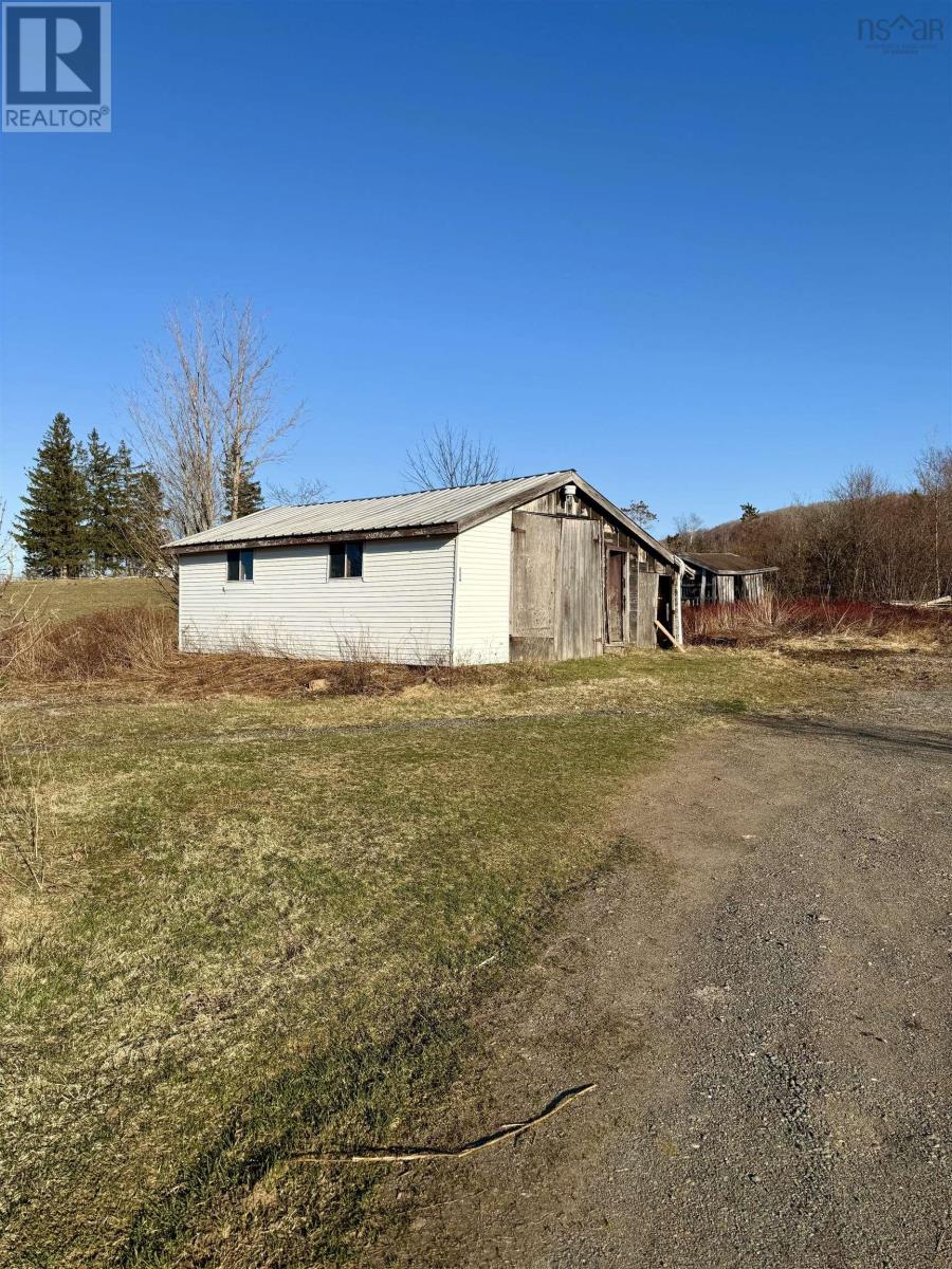 Property 32 of 35 of 10374 Highway 4