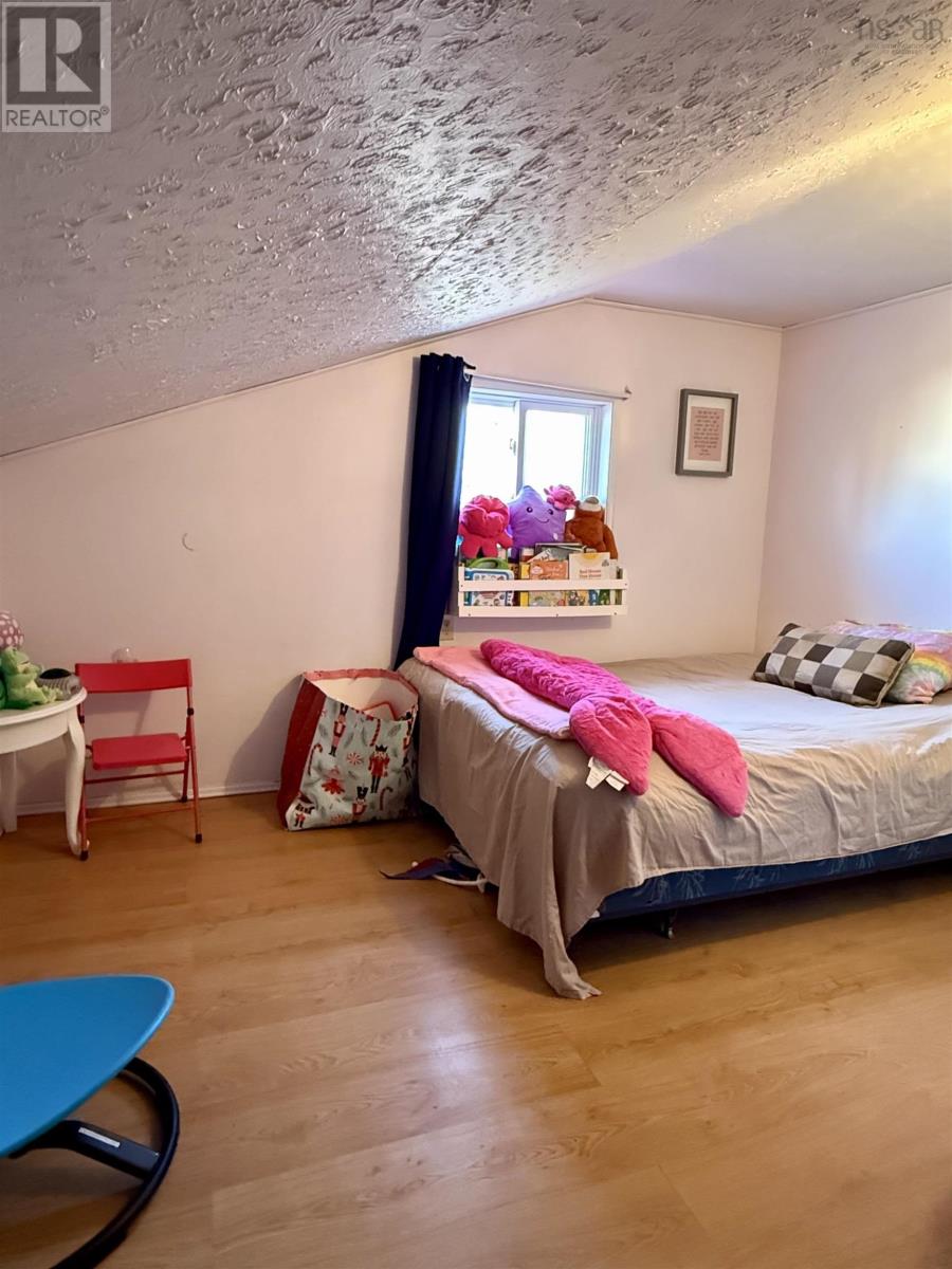 Property 22 of 35 of 10374 Highway 4