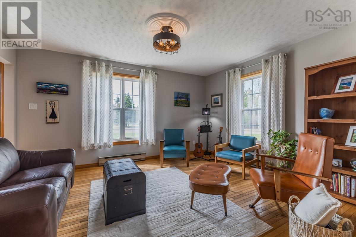 Property 15 of 39 of 53 MEADOWLAND Avenue