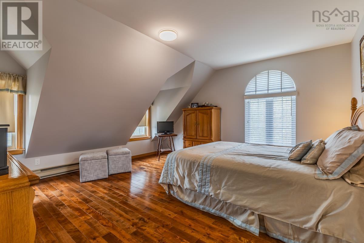 Property 17 of 39 of 53 MEADOWLAND Avenue