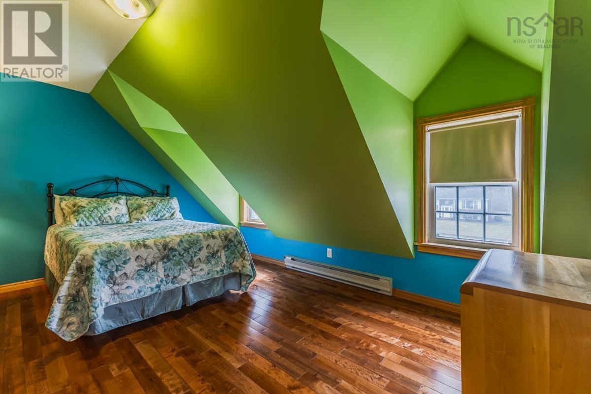 Property 28 of 39 of 53 MEADOWLAND Avenue