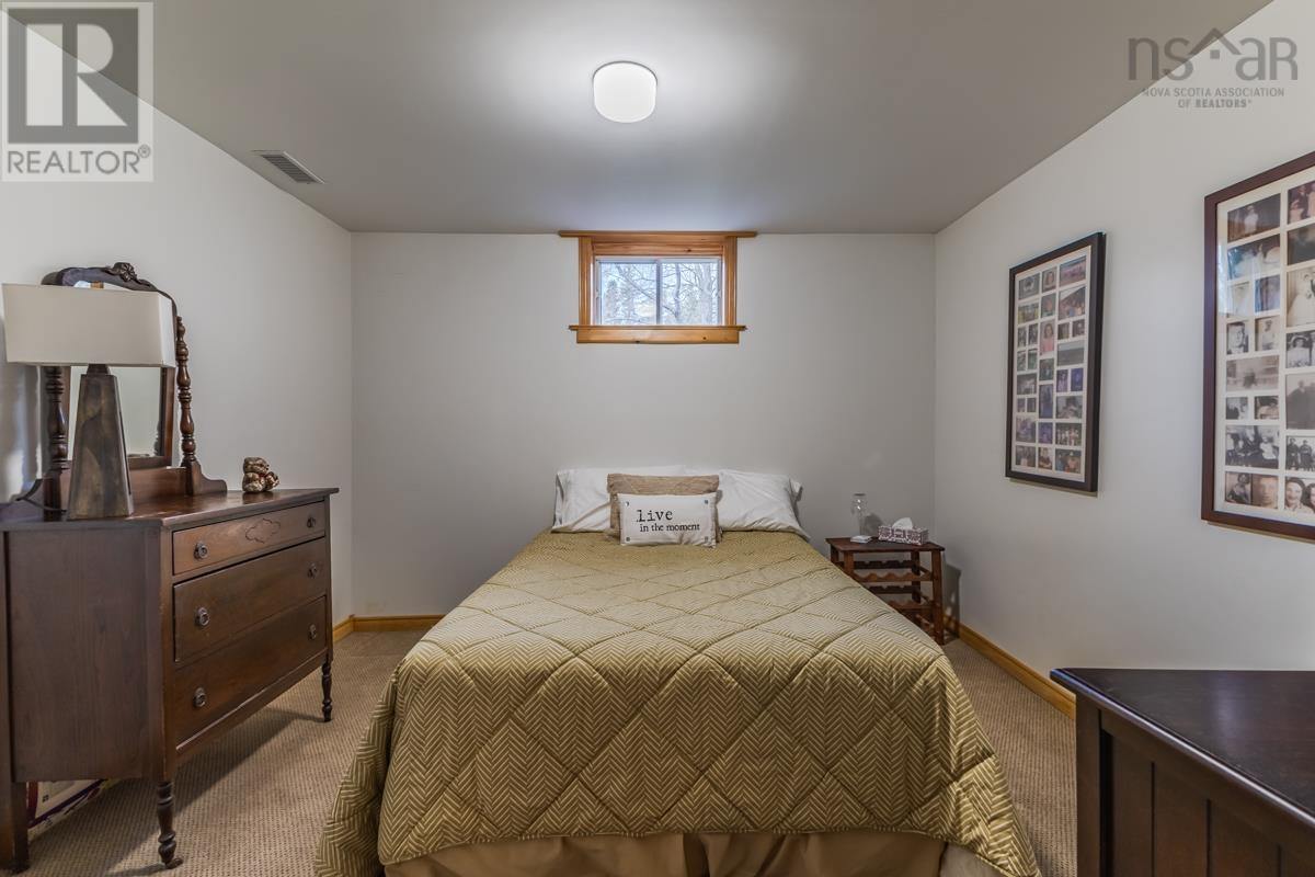 Property 32 of 39 of 53 MEADOWLAND Avenue