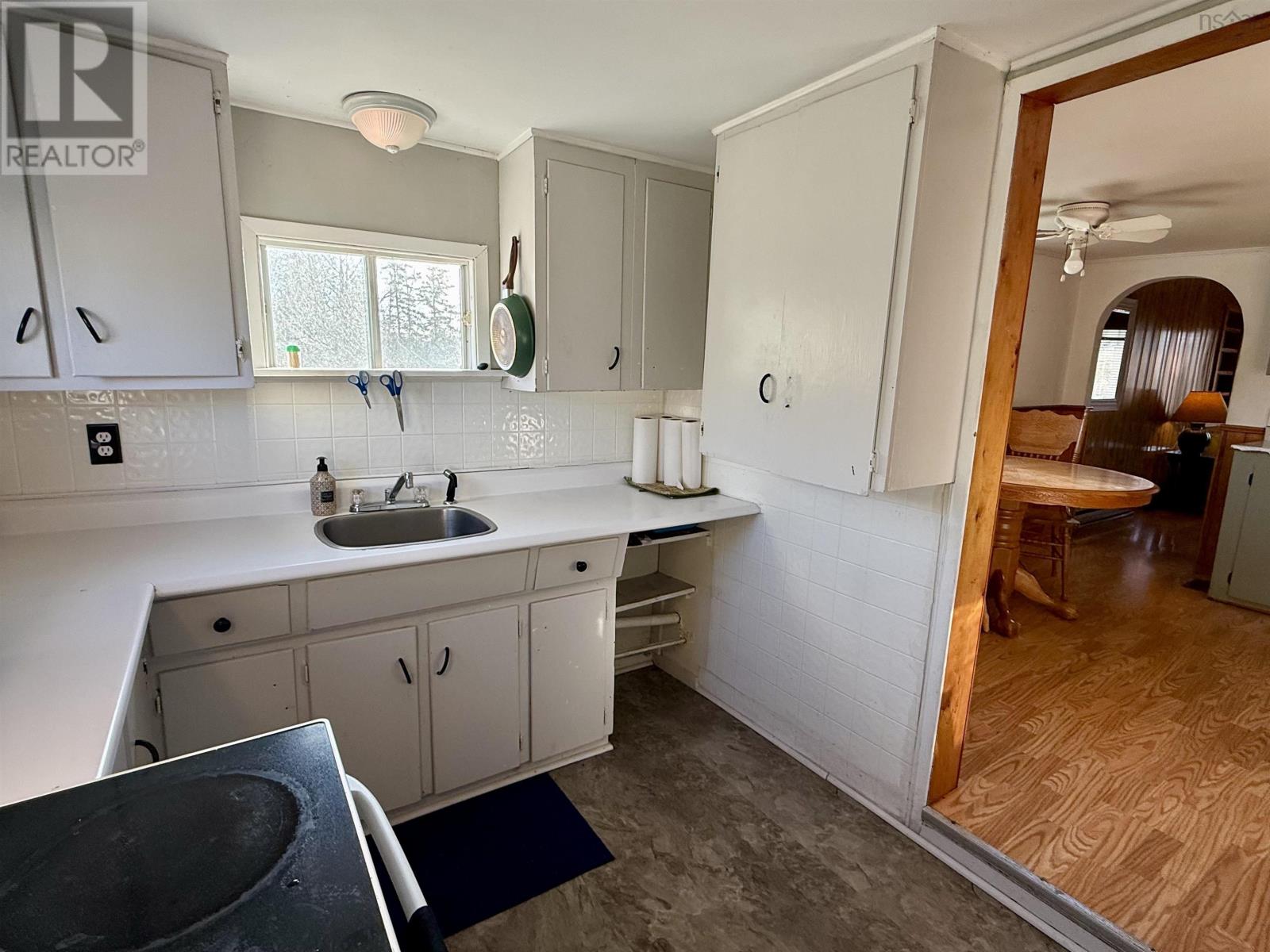 Property 11 of 35 of 10374 Highway 4