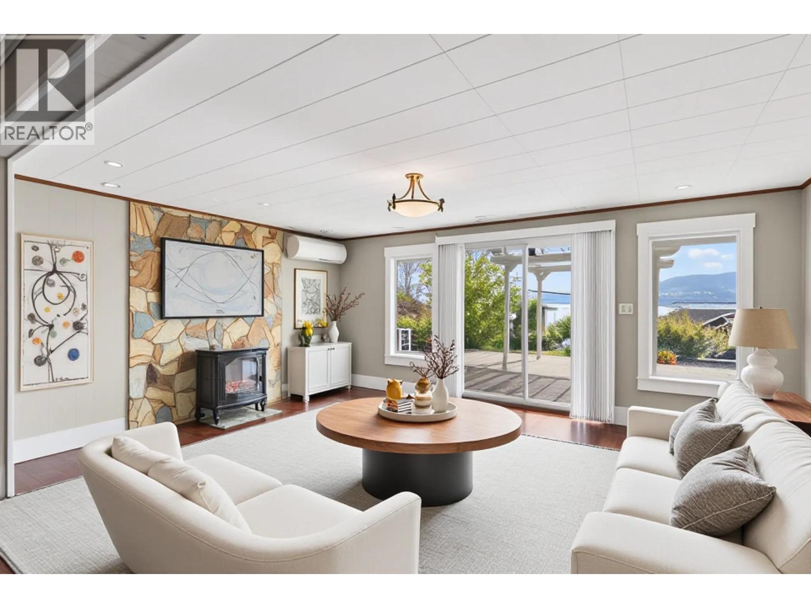  3940 Angus Drive, West Kelowna