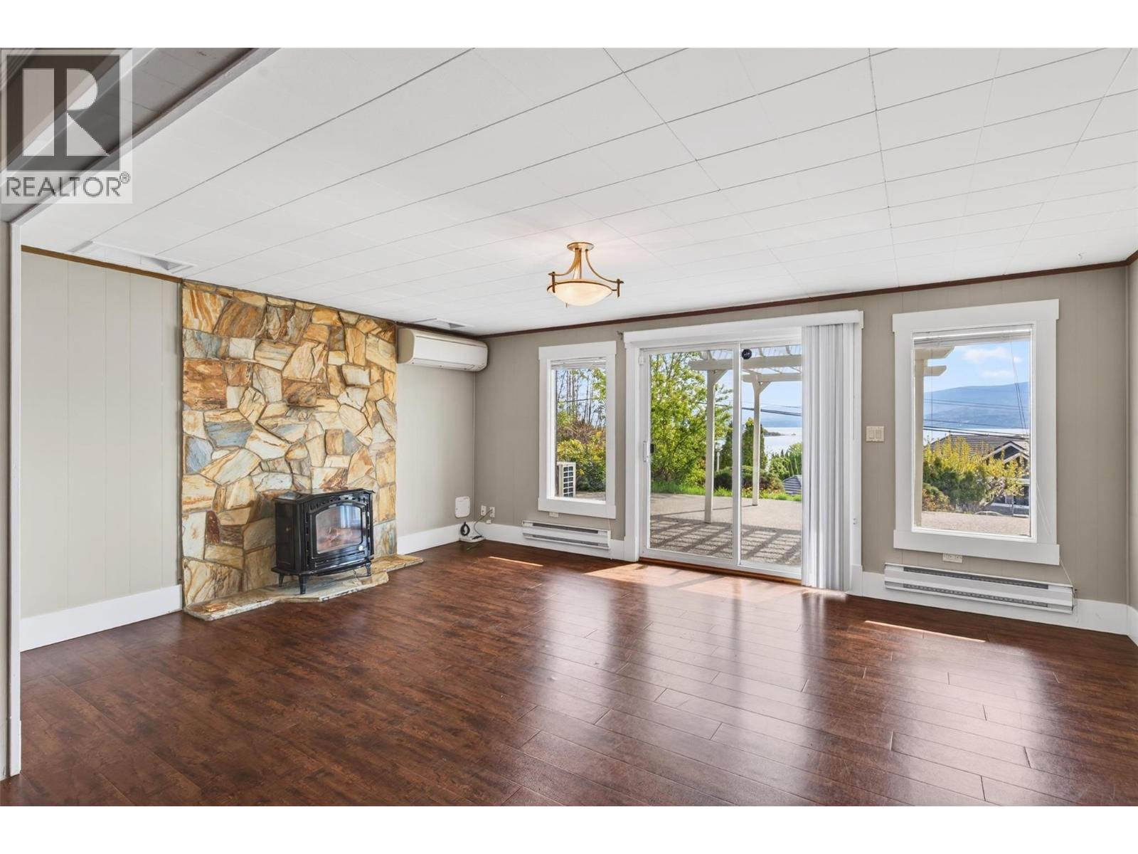  3940 Angus Drive, West Kelowna