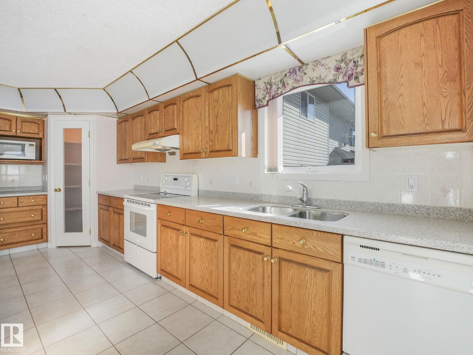1054 ORMSBY CR NW - 18