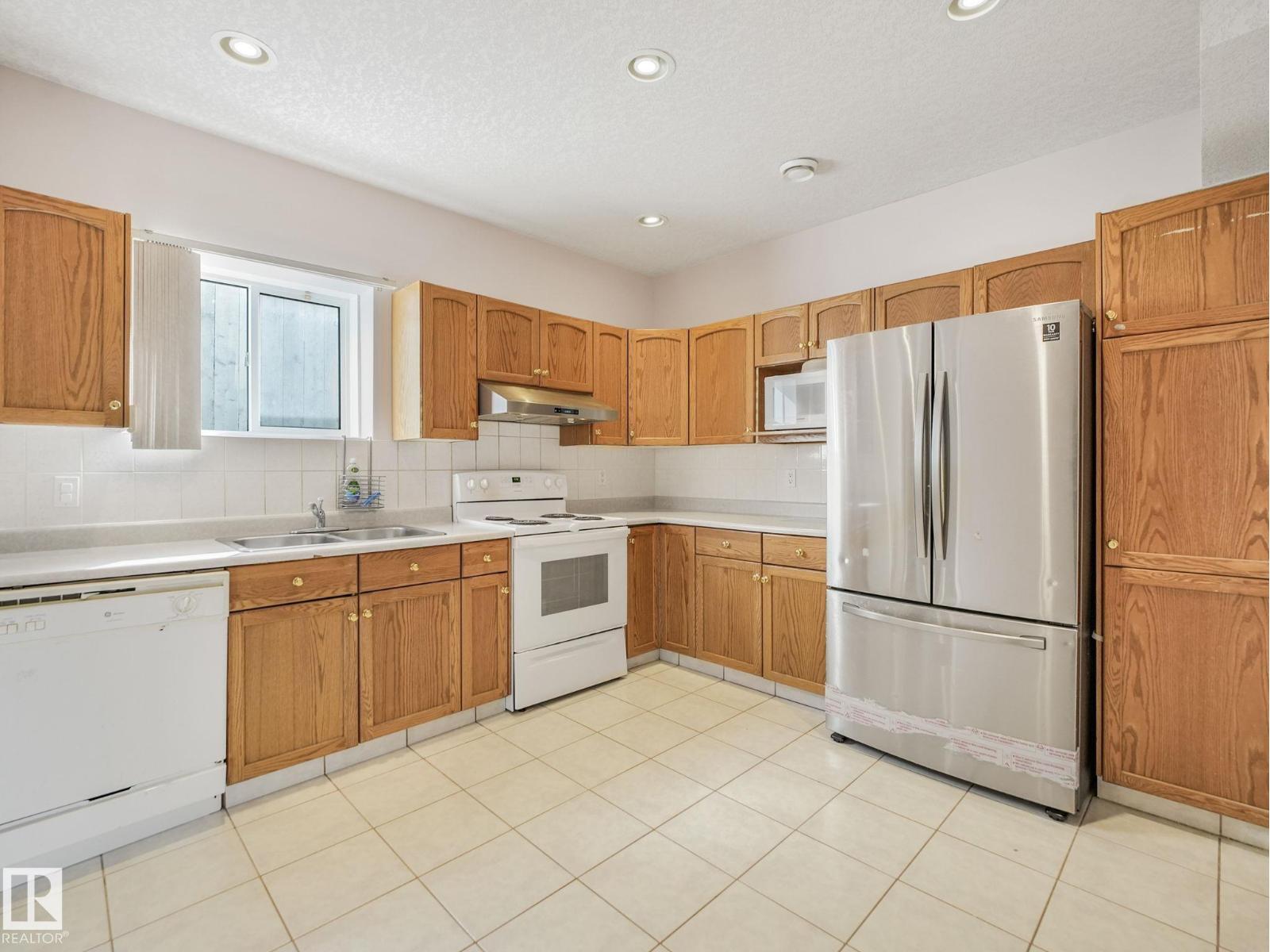 1054 ORMSBY CR NW - 38