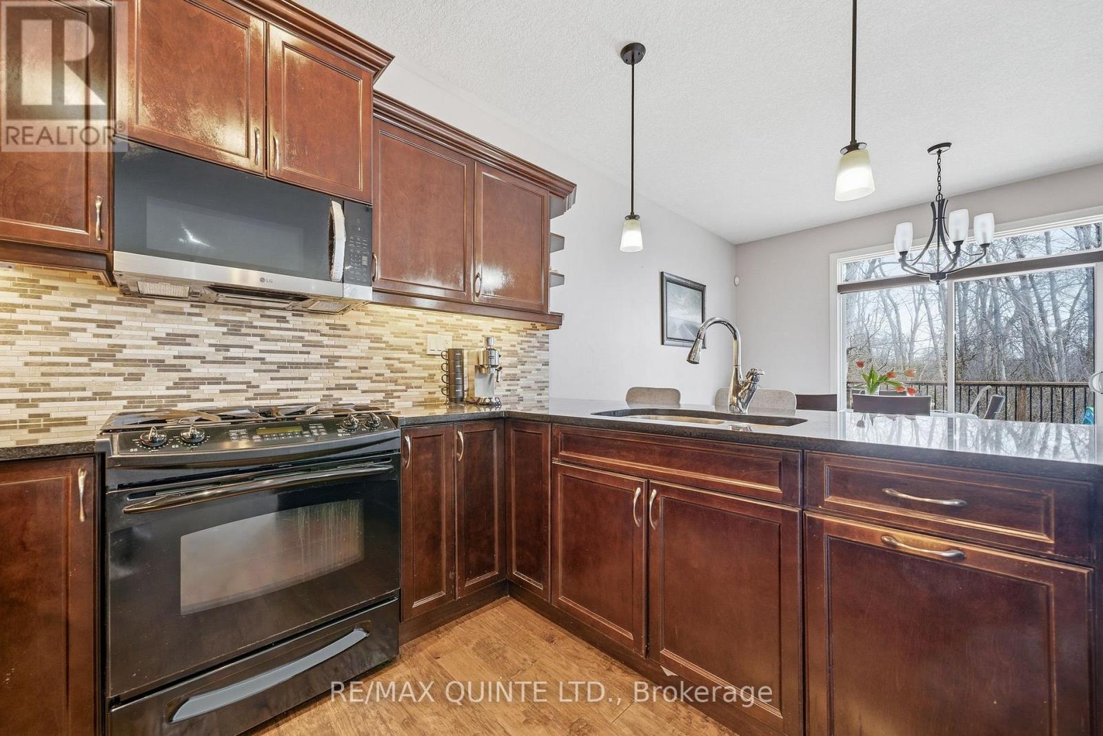 47 HANOVER COURT - 10