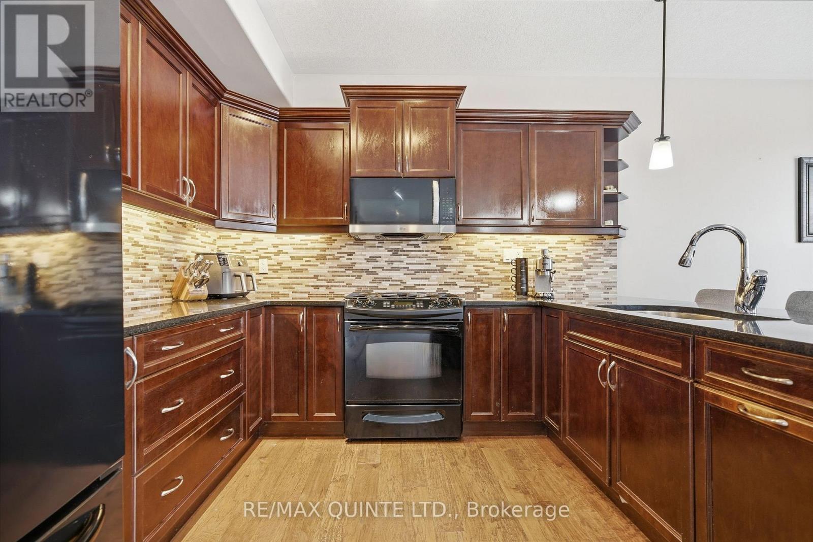 47 HANOVER COURT - 11