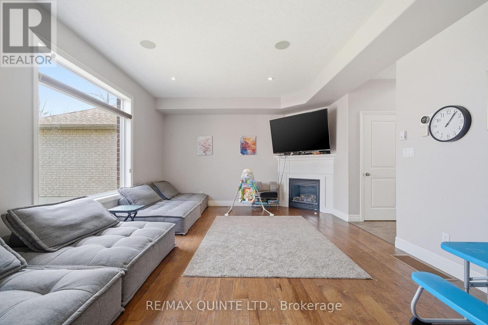 47 HANOVER COURT - 15