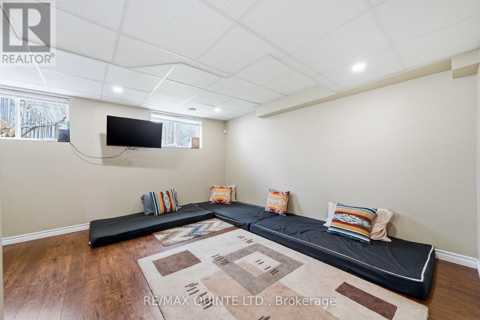 47 HANOVER COURT - 27