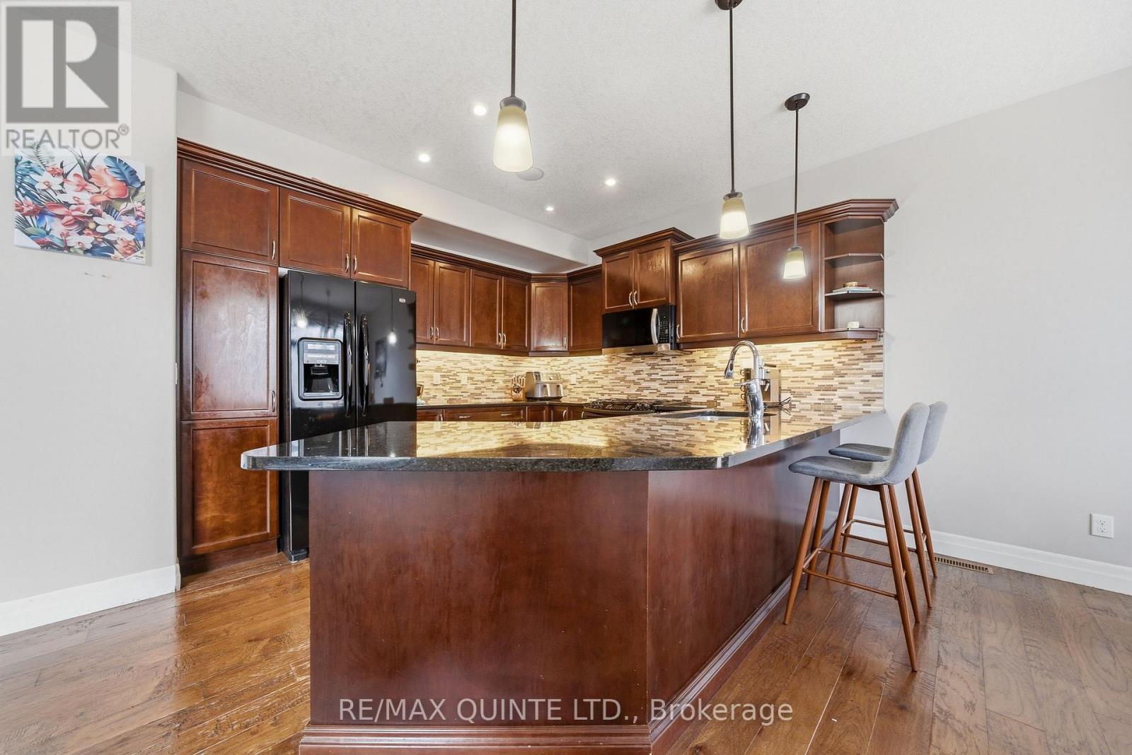 47 HANOVER COURT - 7
