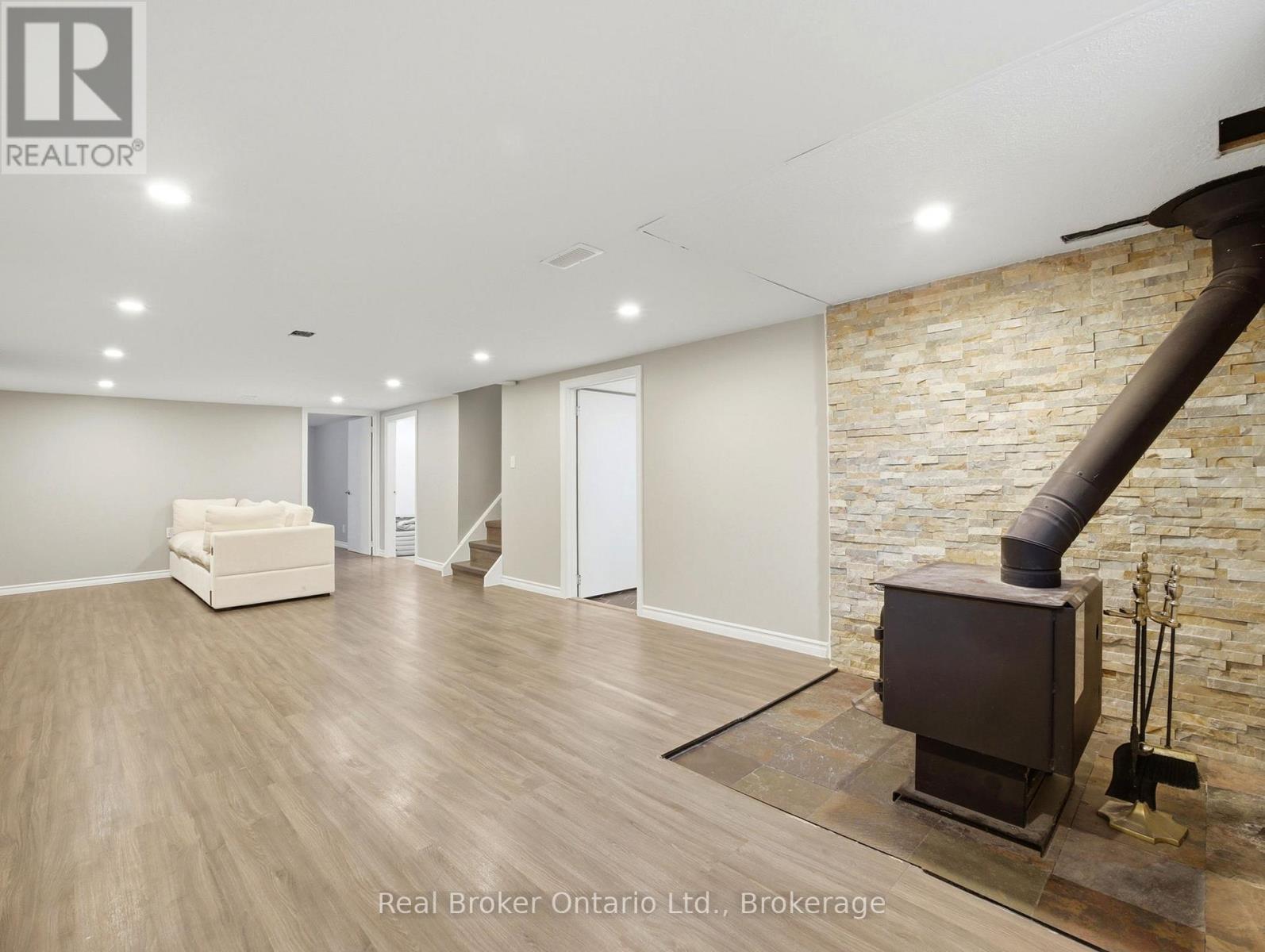 393 ENFIELD ROAD — photo 25