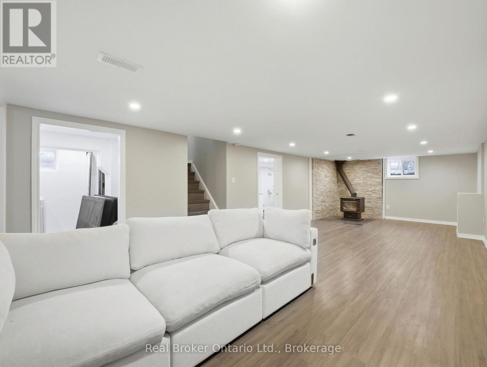 393 ENFIELD ROAD — photo 28