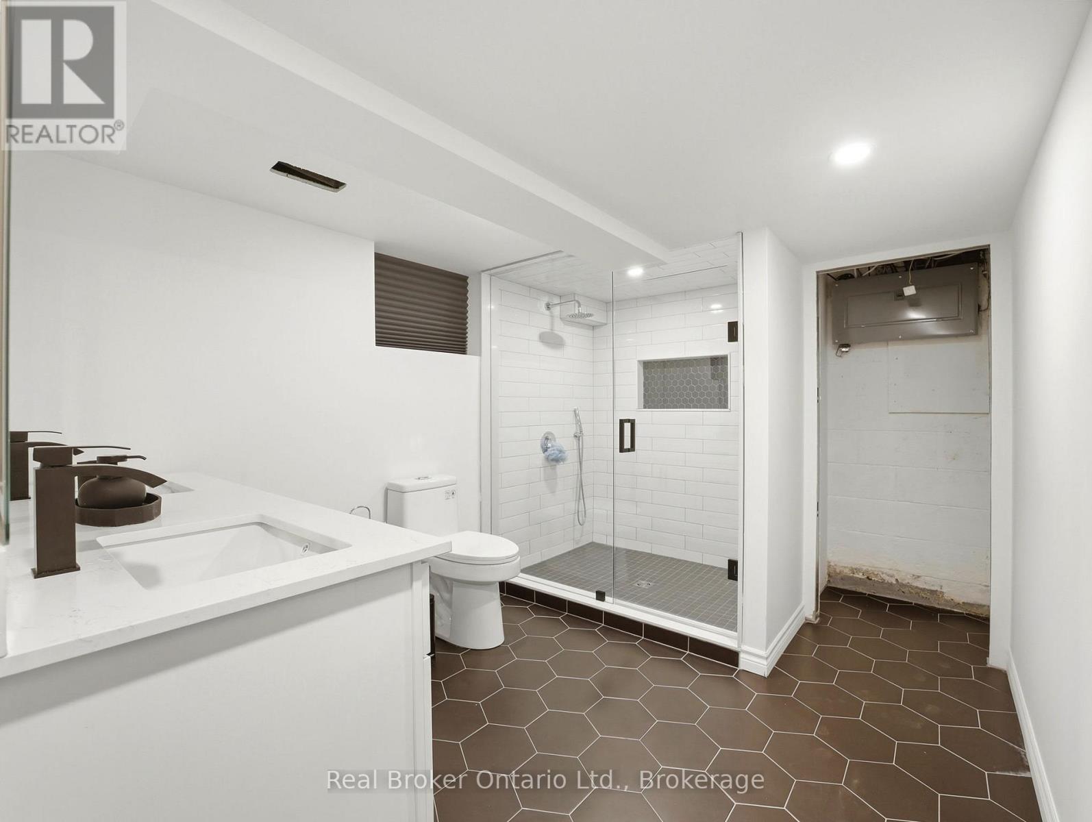 393 ENFIELD ROAD — photo 29