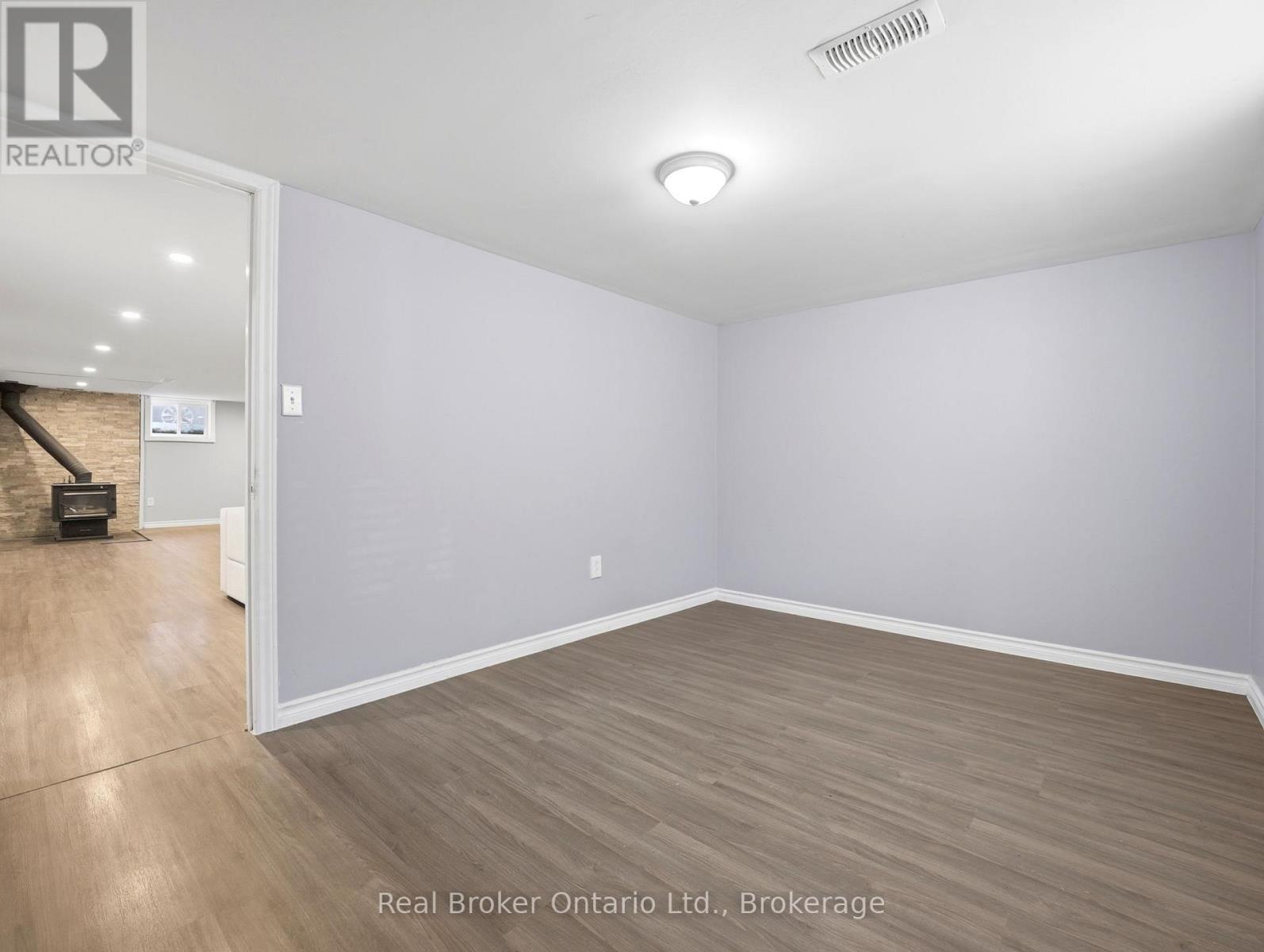 393 ENFIELD ROAD — photo 32