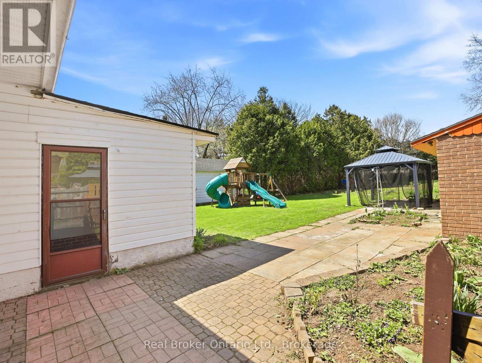 393 ENFIELD ROAD — photo 34