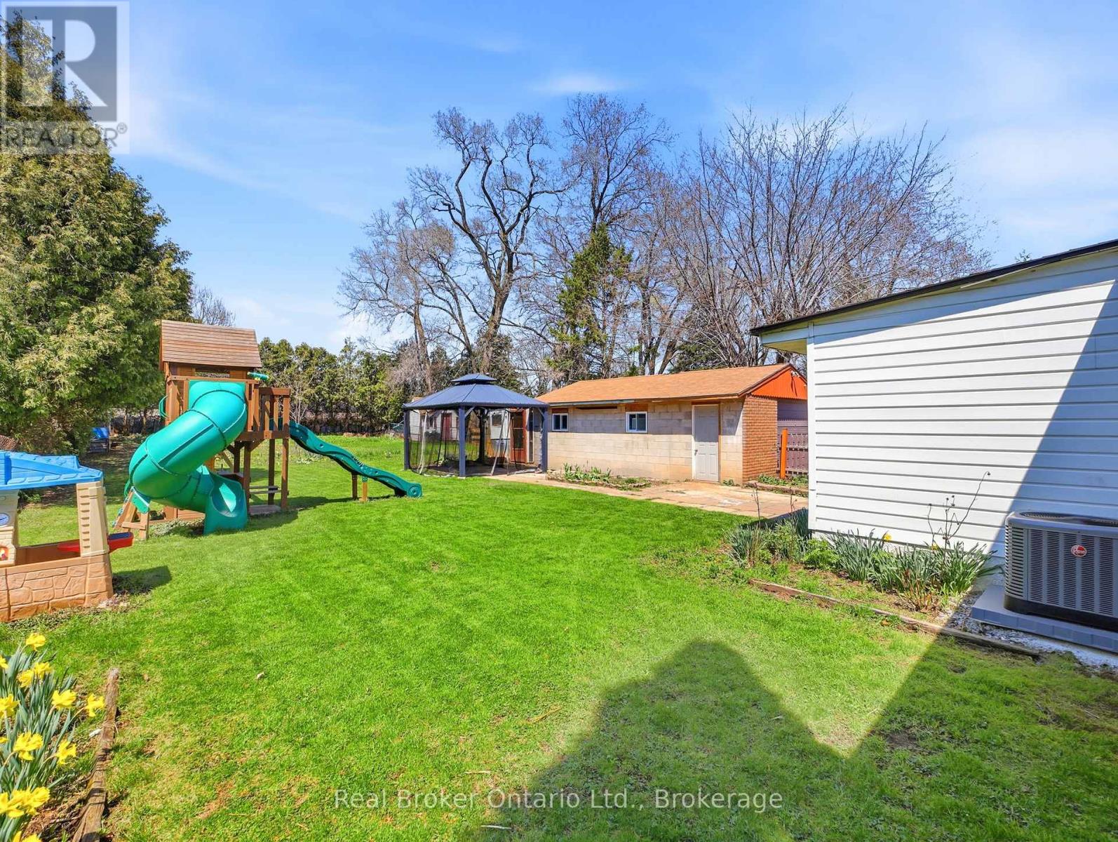 393 ENFIELD ROAD — photo 36
