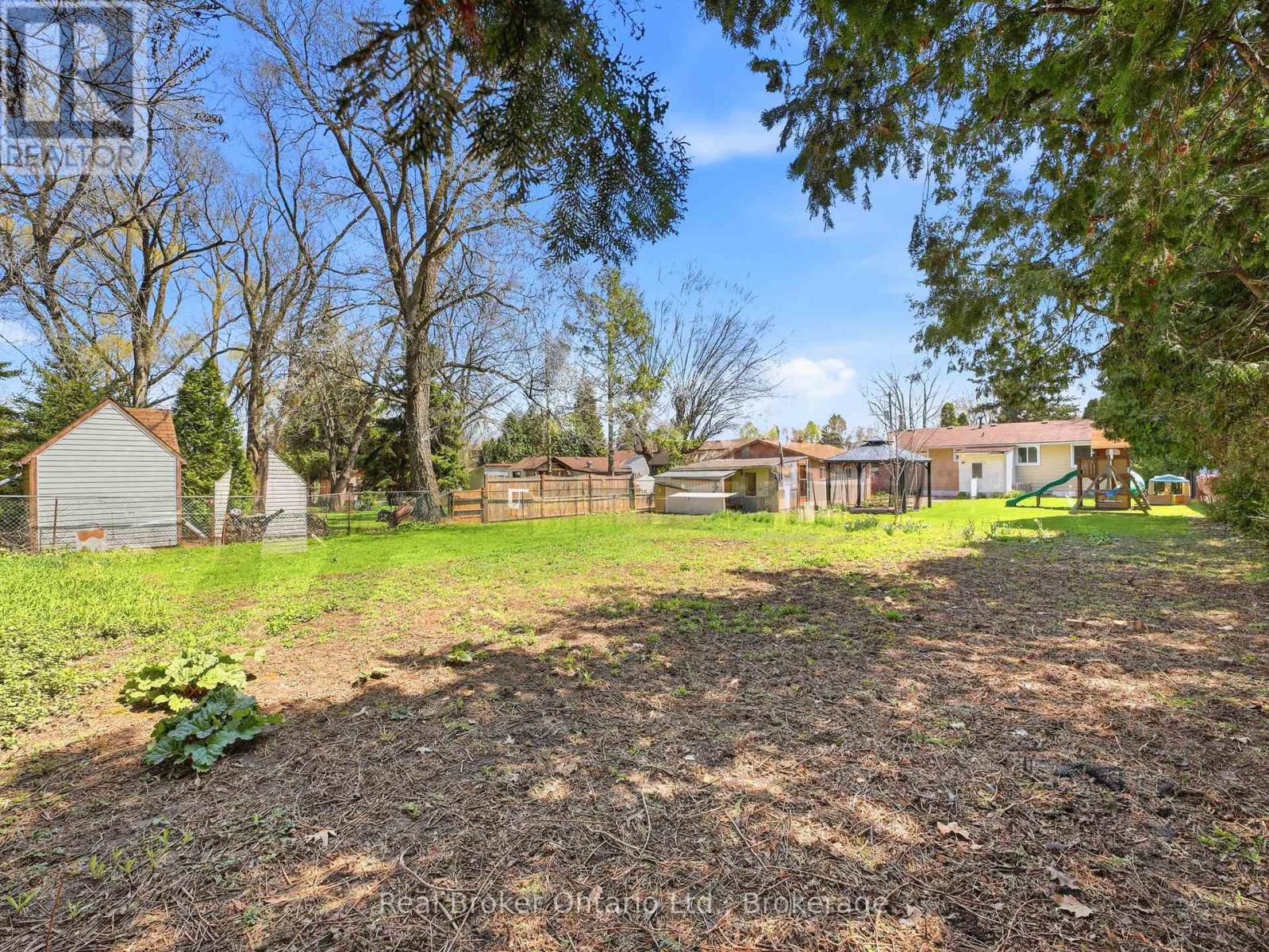 393 ENFIELD ROAD — photo 37