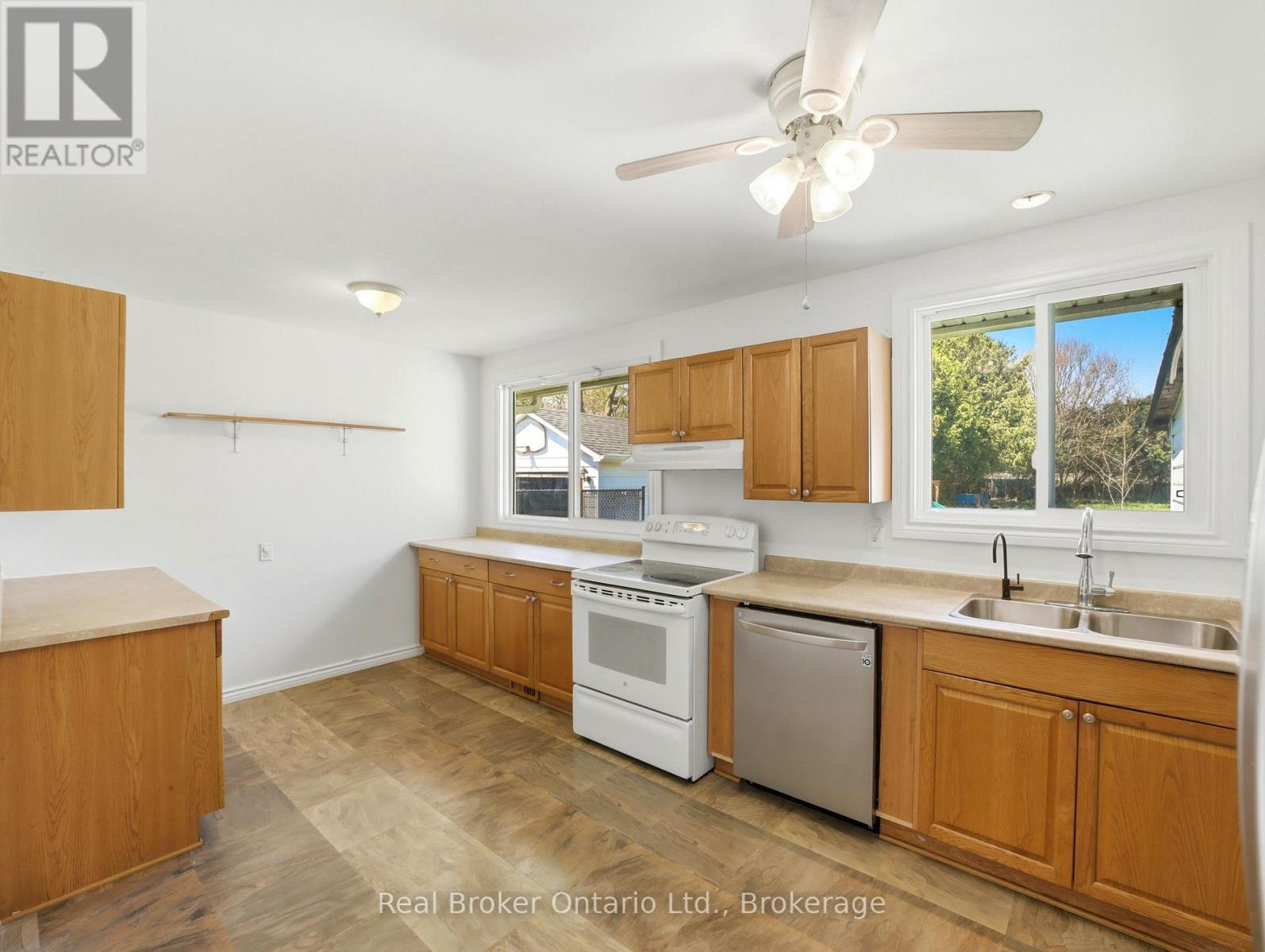 393 ENFIELD ROAD — photo 9