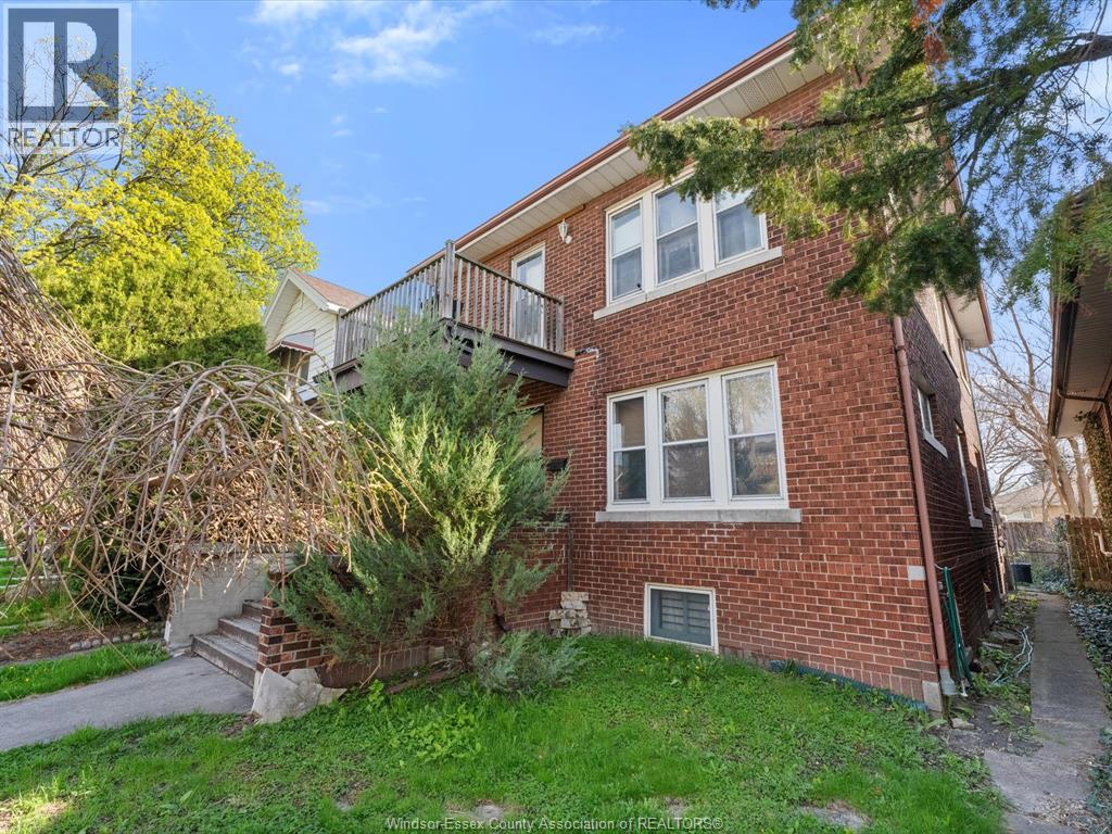 1560-1562 DOUGALL AVENUE - 2