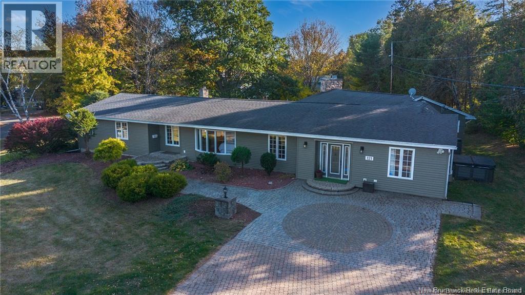 121 Graham Drive — photo 2