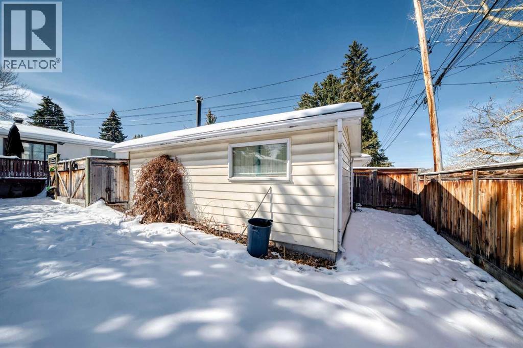 440 36 Avenue NW — photo 32