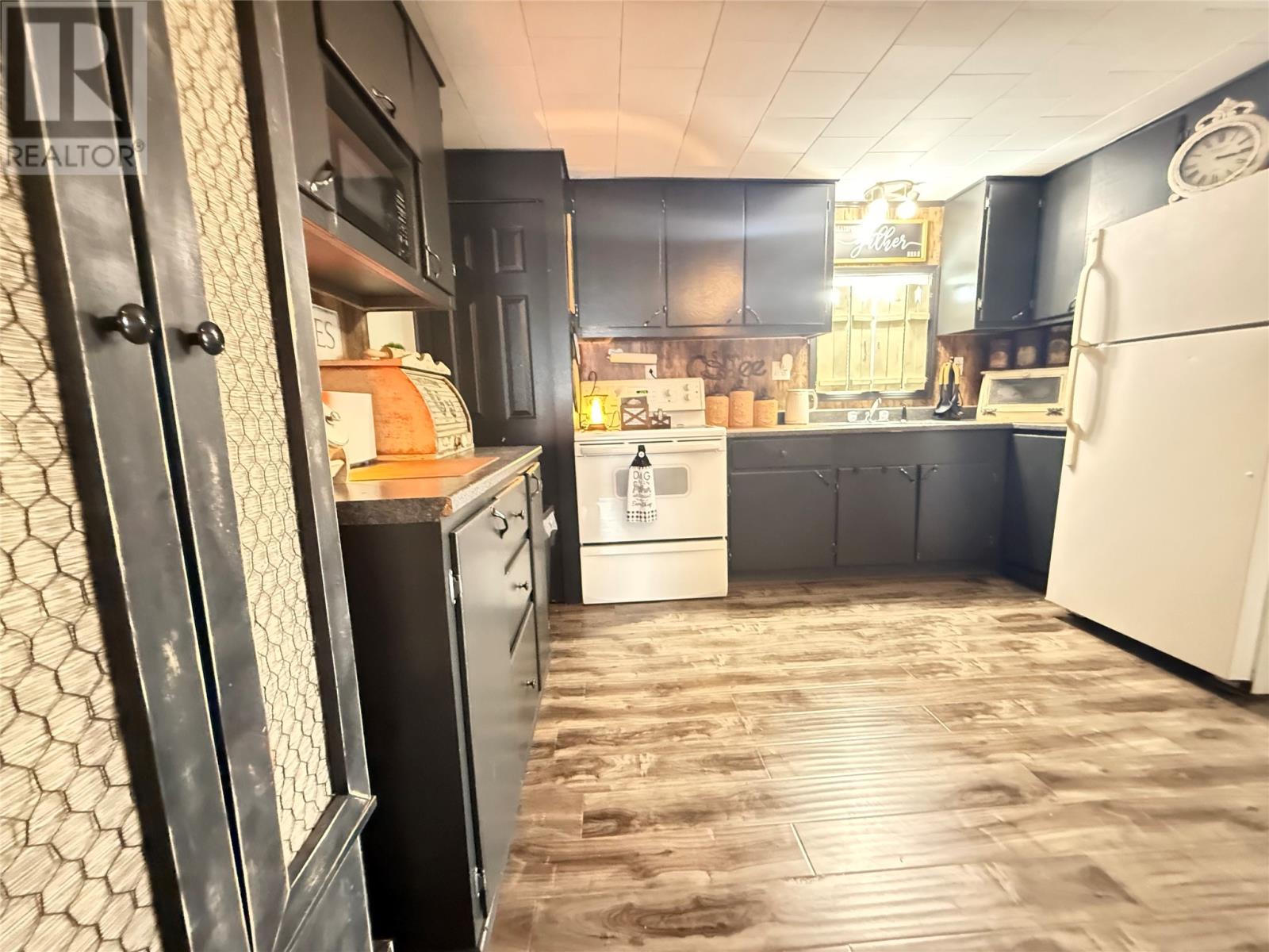 15 Robertson Avenue - 14