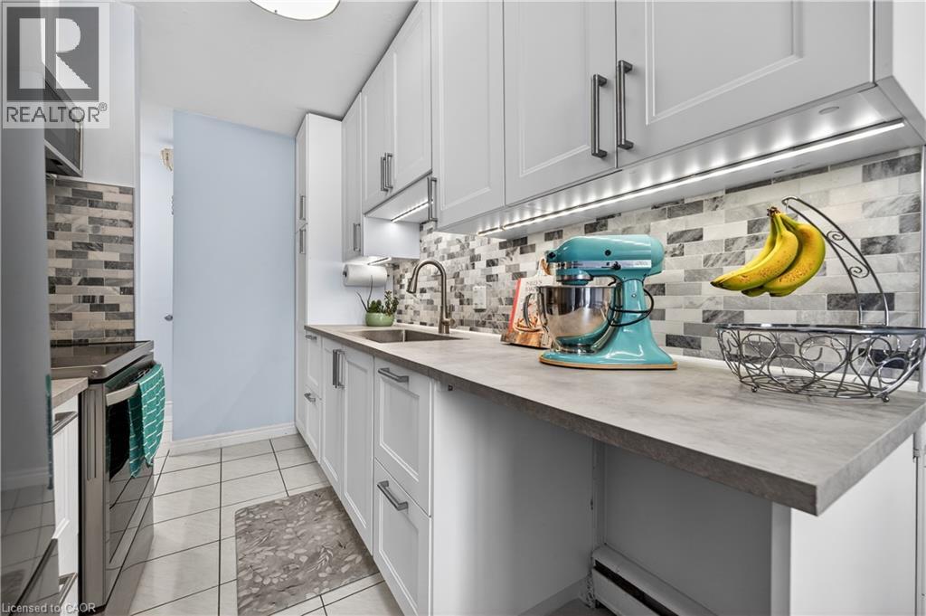 456 CARLTON Street Unit# 10, St. Catharines, Ontario, L2M4X1 — Photo 11