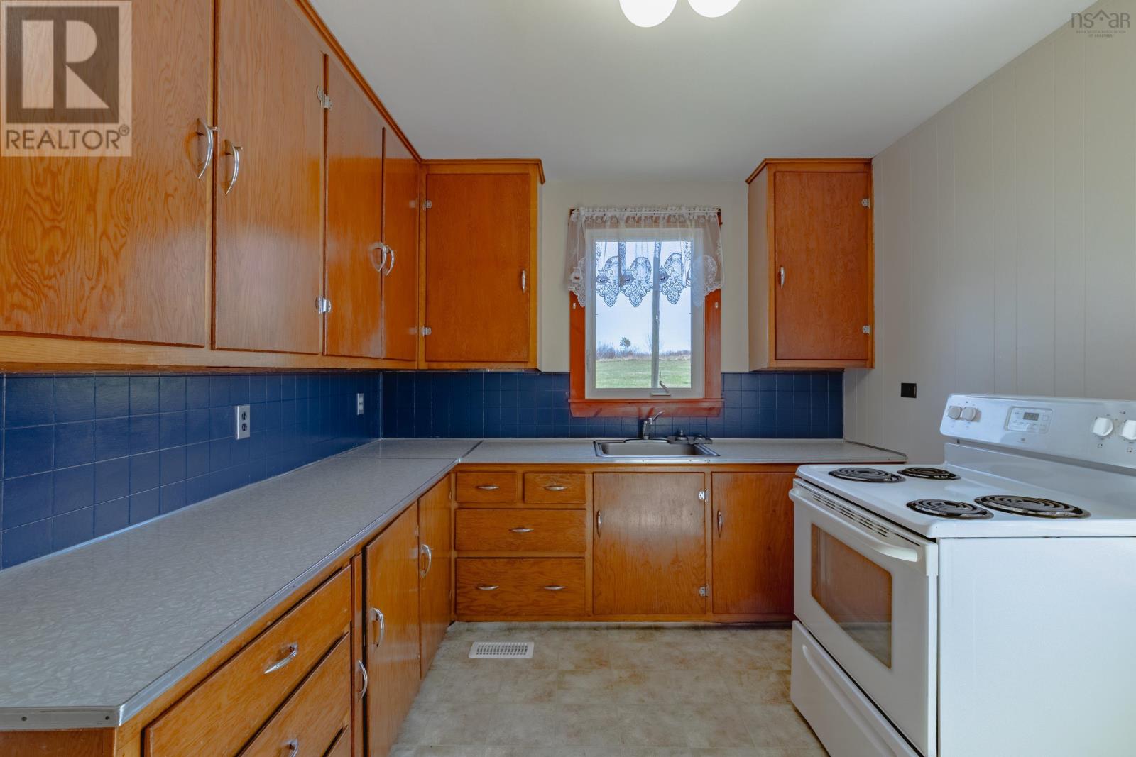 Property 18 of 46 of 10130 Highway 1