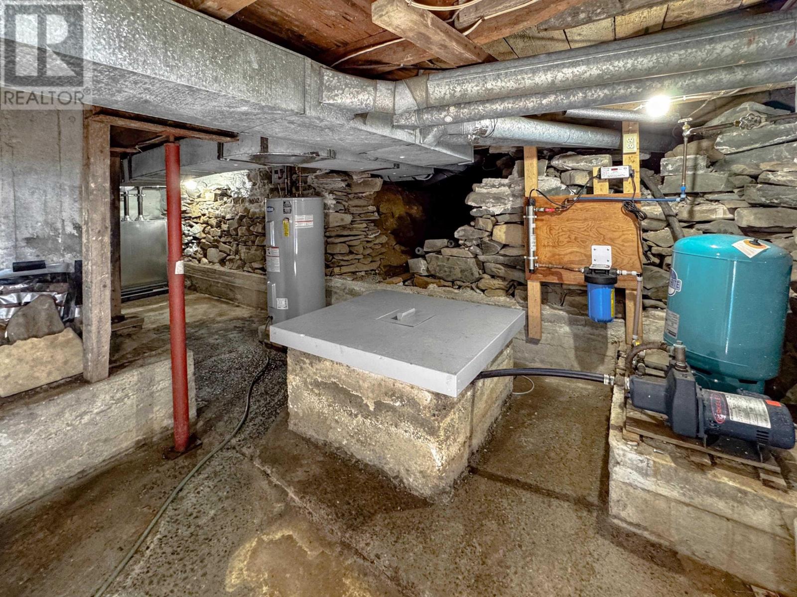 Property 37 of 46 of 10130 Highway 1