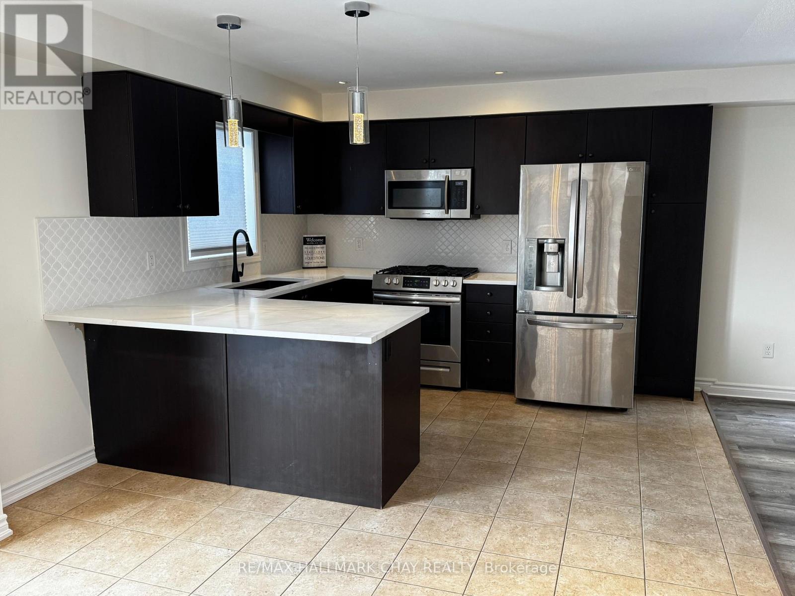 77 WHITE CRESCENT - photo 2