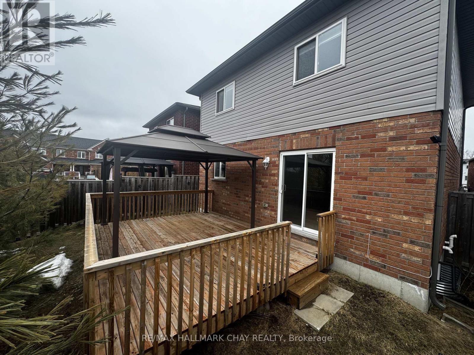 77 WHITE CRESCENT — photo 33