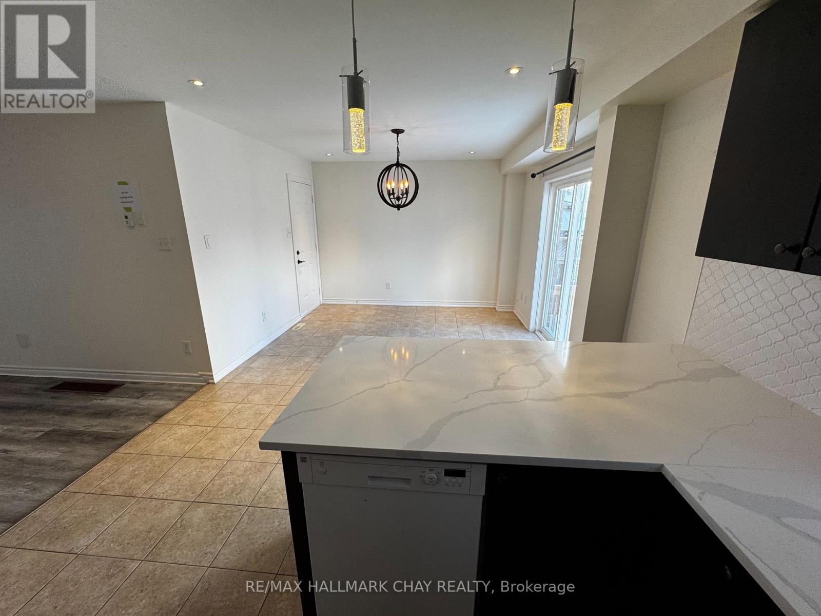 77 WHITE CRESCENT - photo 4