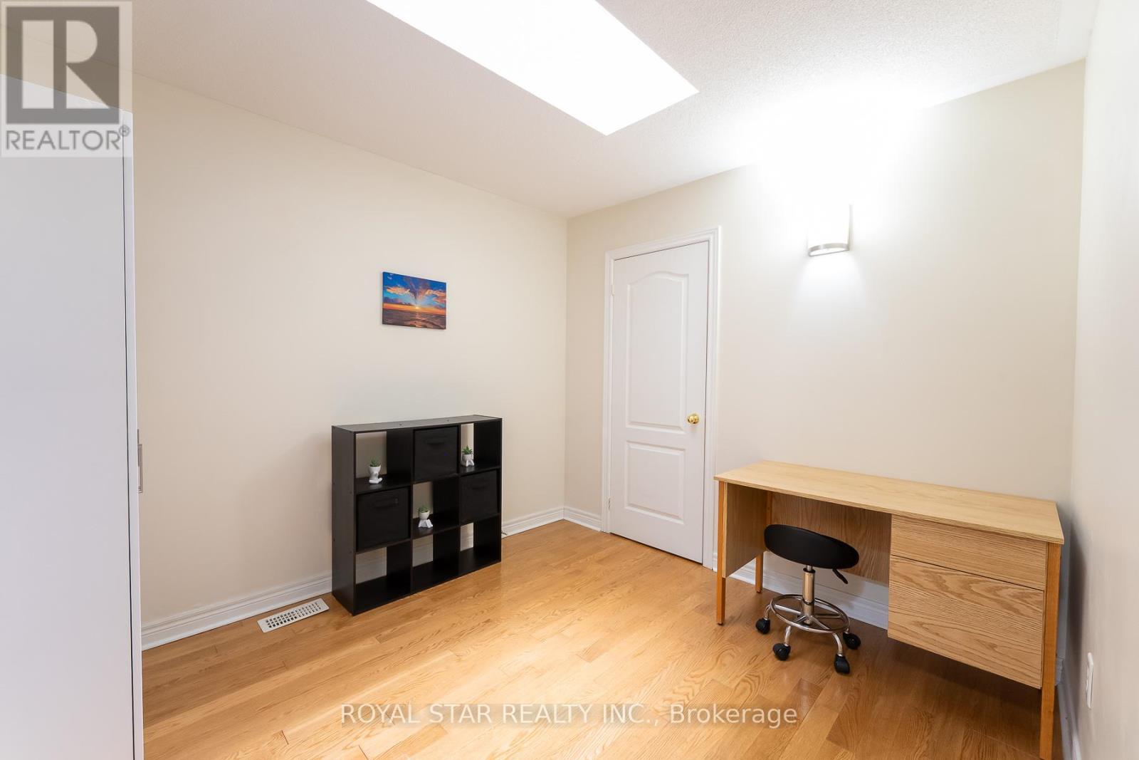479 VODDEN STREET E — photo 20