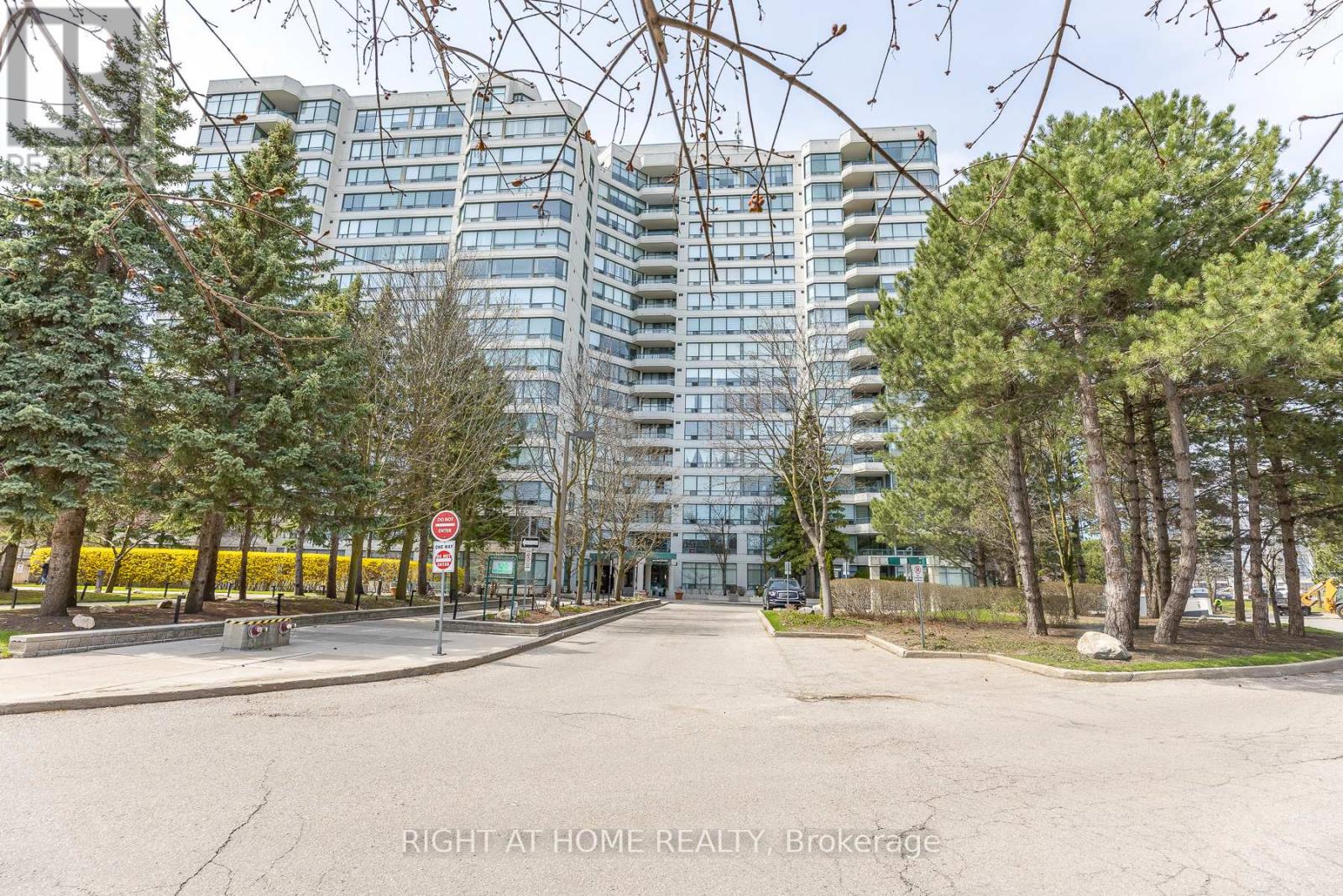 1001 - 120 PROMENADE CIRCLE — photo 3