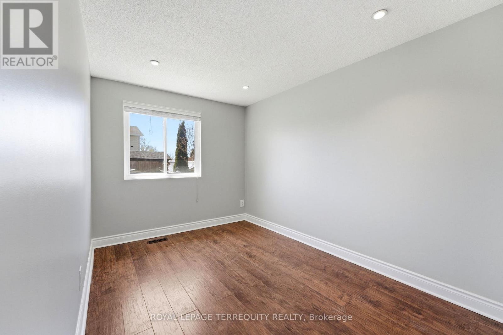12 ROMAN CRESCENT — photo 13