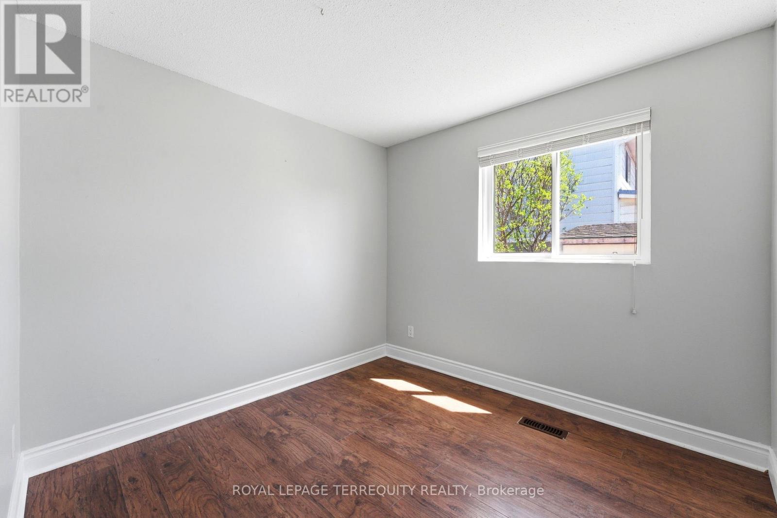 12 ROMAN CRESCENT — photo 14