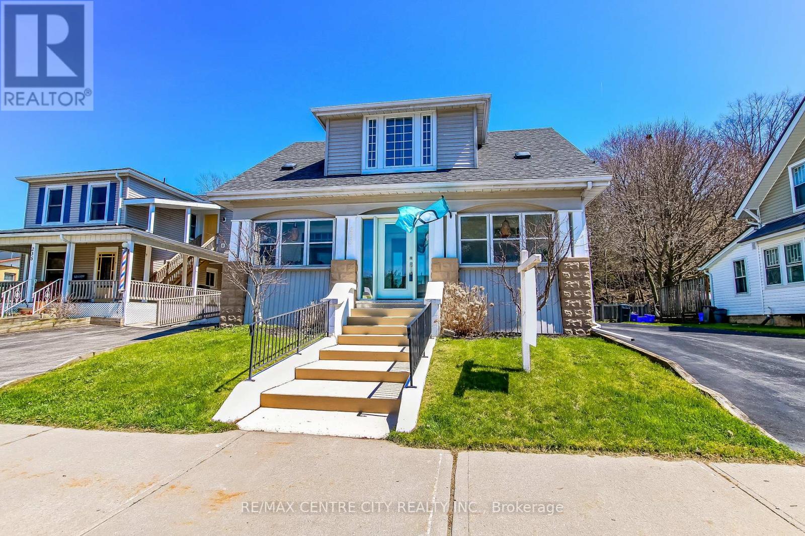 233 COLBORNE STREET Property Photo