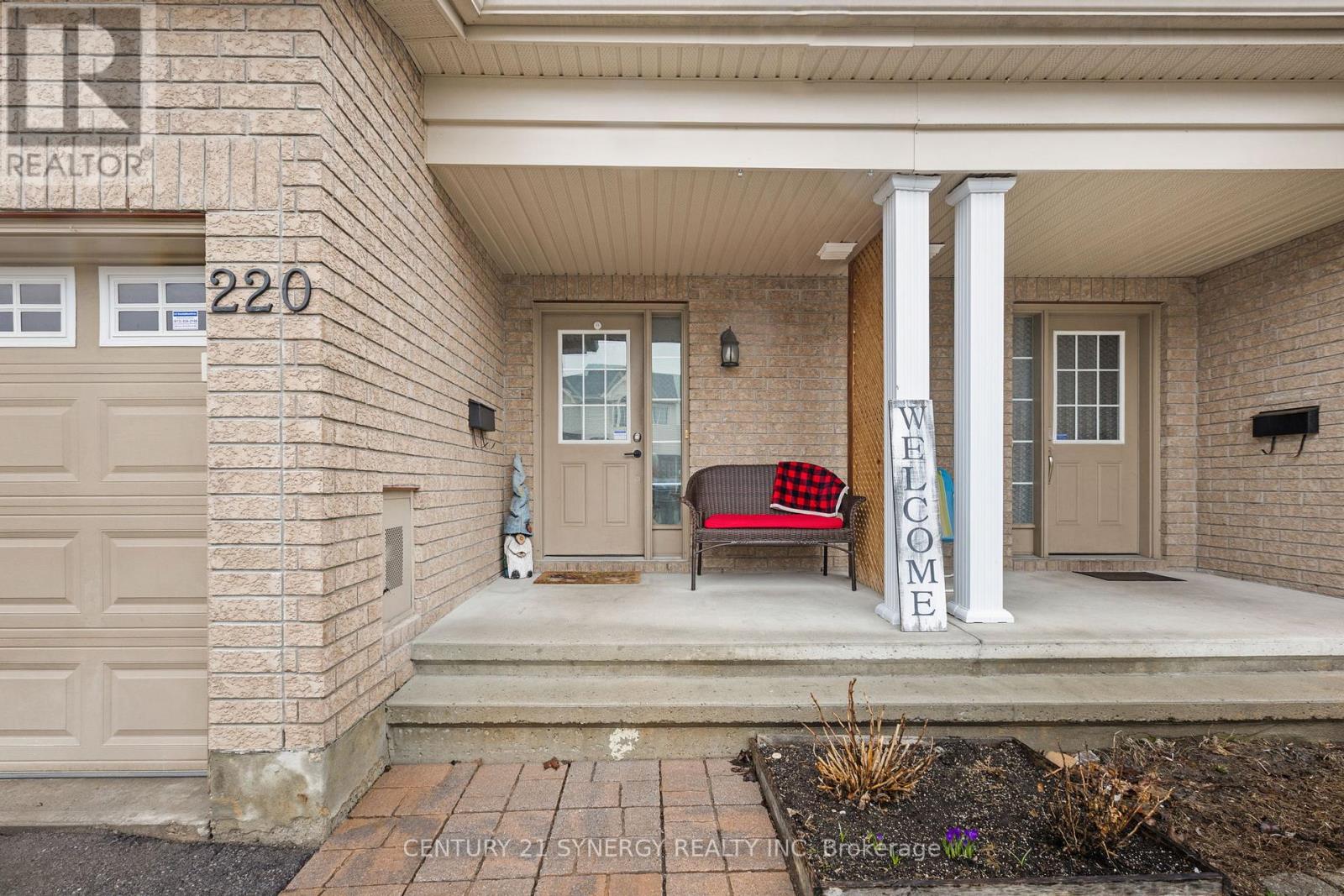 220 LAMPLIGHTERS DRIVE — photo 3