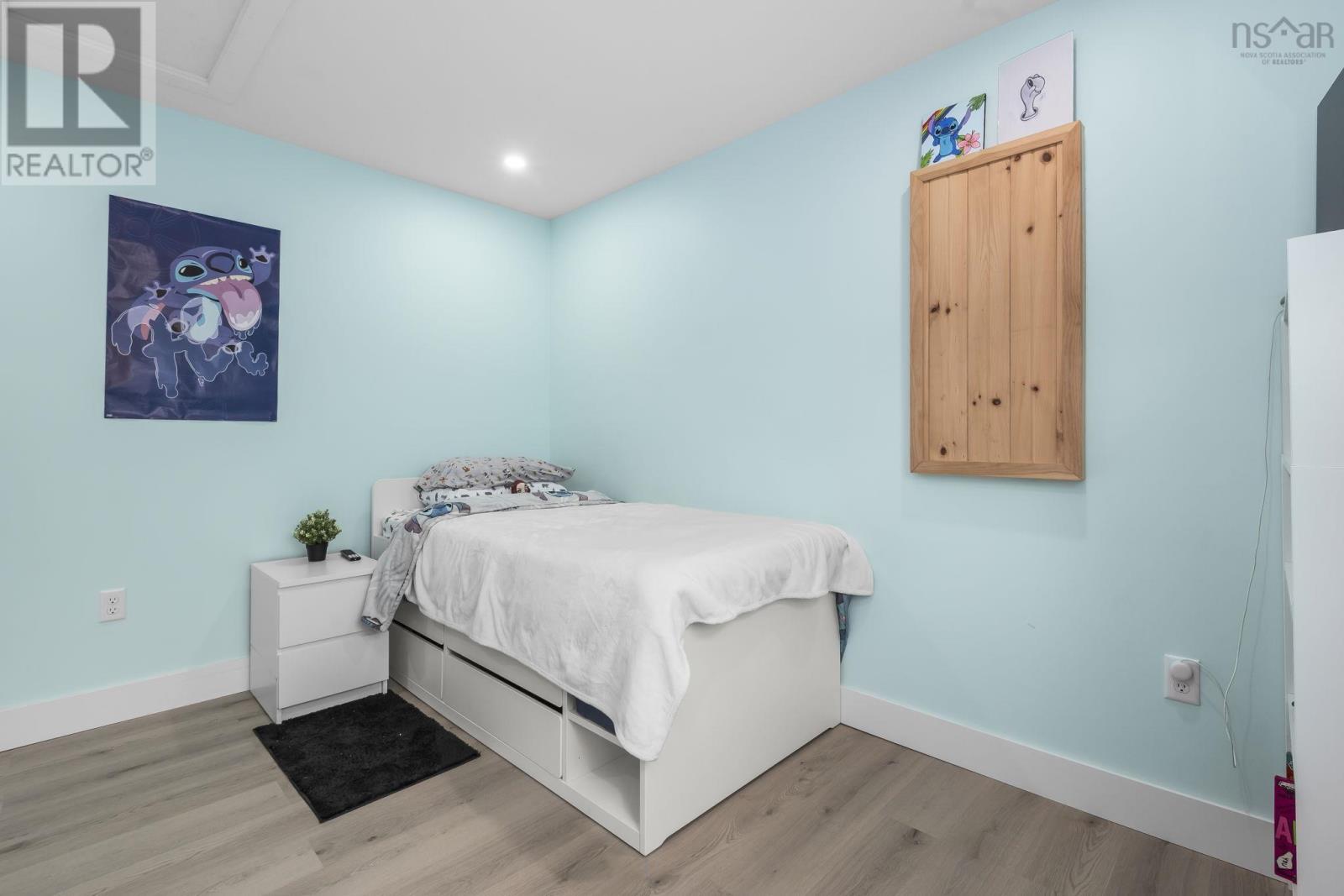 Property 18 of 34 of 73 East Court Road