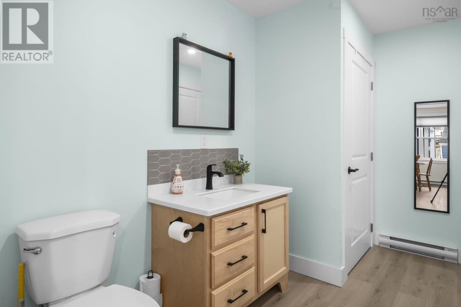 Property 14 of 34 of 73 East Court Road