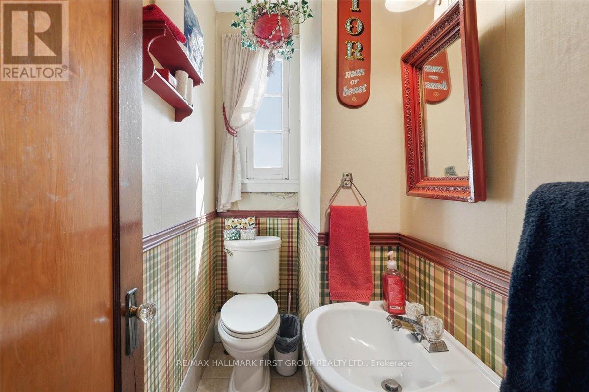 Main Level 2 Pc Bath