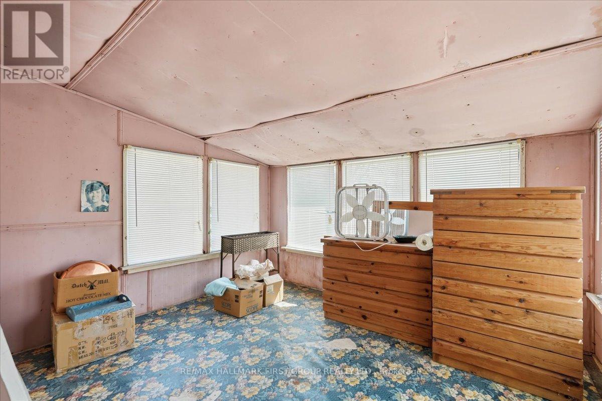 Upper Level Sitting Room Overlooking the Lake