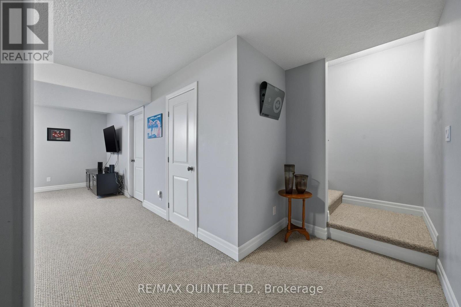 54 CORTLAND CRESCENT — photo 23
